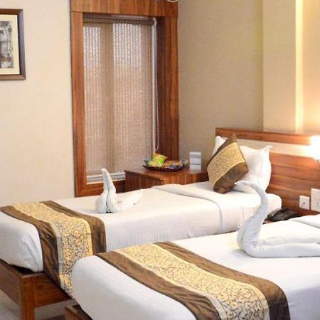 Hotel Eden Roc Bhubaneswar Exterior foto